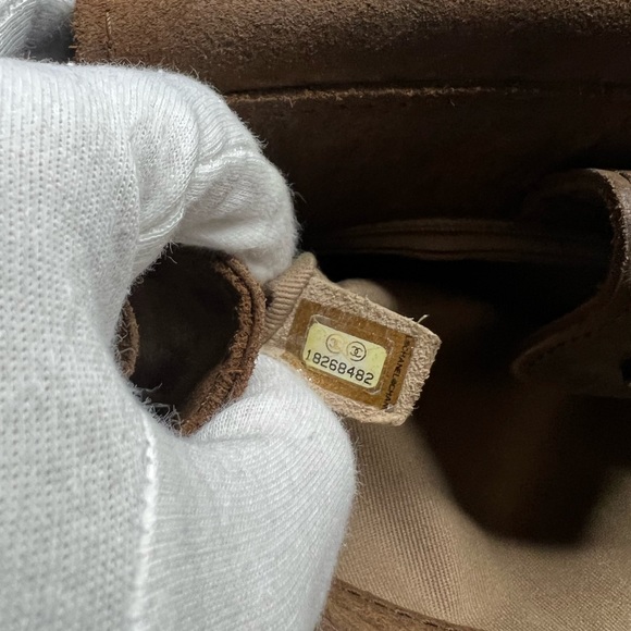 SOLD // 😭Chanel Medium/Large Highlander Messenger Bag Brown (2013) - Picture 3 of 8